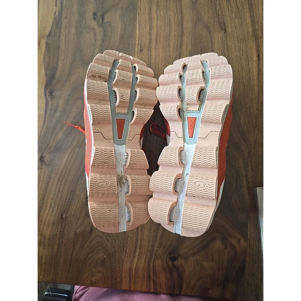 On Cloudsurfer Running Shoes Women‎ Size 8.5 Orange White Athletic Sneakers